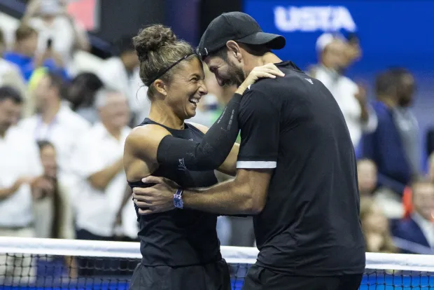 epa12313737 Andrea Vavassori of Italy (R) and Sara Errani of Italy (L) celebrate after defeating Iga Swiatek of Poland and Casper Ruud of Norway during the mixed doubles finals match at the US Open Tennis Championships at the USTA Billie Jean King National Tennis Center in Flushing Meadows, New York, USA, 20 August 2025. The main draw of the 2025 US Open tennis tournament runs from 24 August through 07 September. EPA/JUSTIN LANE