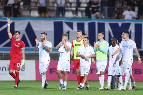 Rijeka, 21.08.2025 - Prva utakmica 4. pretkola nogometne Europske lige Rijeka - PAOK. Na slici igra?i Rijeke slave pobjedu. foto HINA/ Damir SEN?AR/ ds