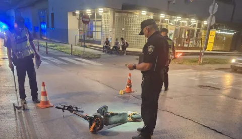 Dječak (14) se zabio električnim romobilom u automobil u osječkoj Retfali