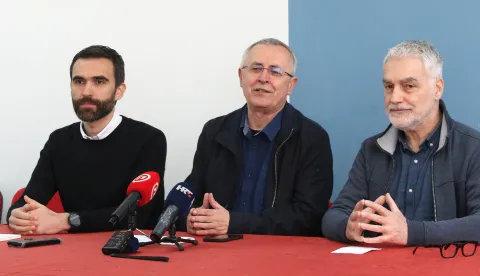 Osijek, 02. 024. 2025, Press povodom štrajka prosvetara u četvrtak. Čelnici sindikata, Matija Kroflin, Nezavisni sindikat znanosti i visokog obrazovanja, Željko Stipić, Školski sindikat Preprorod, i Zrinko Turalija, Nezavisni sindikat zaposlenih u srednjim školama.snimio GOJKO MITIĆ