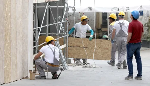 27.05.2022., Zagreb - Podaci Drzavnog zavoda za statistiku pokazuju da je u ozujku obujam gradjevinskih radova izvedenih na zgradama bio veci za 3,1 posto u odnosu na ozujak 2021. godine, a obujam radova na ostalim gradjevinama povecan je za 6,2 posto. U odnosu na veljacu ove godine, obujam gradjevinskih radova na zgradama je bio manji za 1,1 posto, a na ostalim gradjevinama za 0,2 posto. Photo: Patrik Macek/PIXSELL