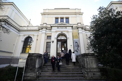 01.02.2020., Sarajevo, Bosna i Hercegovina - Povodom 132. rodjendana Zemaljskog muzeja otvorena je soba Sarajevske hagade. Sarajevska hagada je zidovski rukopisno-oslikani kodeks koji je nastao u drugoj polovini 14. stoljeca na sjeveru Spanjolske. U Bosnu i Hercegovinu donijeli su je protjerani Sefardi. Ova hagada pripada skupini sefardskih hagada, a njih je u cijelom svijetu sacuvano ukupno 15. Na hebrejskom jeziku hagada je prica i smatra se jednom od najljepsih knjiga ove vrste. Hagada je u ratu sacuvana u jednoj od dzamija na Bjelasnici a prije toga, pripadala je sarajevskoj jevrejskoj porodici Kohen.rPhoto: Armin Durgut/PIXSELL