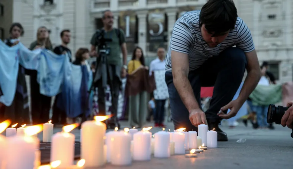 11, July, 2025, Belgrade - A commemorative action was held on the Republic Square to mark the 30th anniversary of the Srebrenica genocide, under the motto "People remember people". Photo: F.S./ATAImages11, jul, 2025, Beograd - Na Trgu Republike odrzana je komemorativna akcija povodom 30. godisnjice genocida u Srebrenici, pod motom "Ljudi pamte ljude". Photo: F.S./ATAImages Photo: F.S./ATAImages/PIXSELL