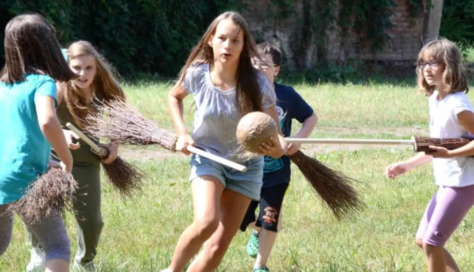 osijek, 1 rujan 2017, 11.00 sati - GISKO, Improvizirani metloboj - Tjedan Harryja Pottera, Novinar: Adrian ANDREJEKsnimio zdenko puić------osijek 2 stupca color