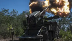epa12313109 Servicemen of the 44th Separate Artillery Brigade fire the 2S22 'Bohdana' on the frontline in the Zaporizhzhia region, Ukraine, 20 August 2025, amid the ongoing Russian invasion. The Bohdana is a 155 mm NATO-standard caliber, self-propelled howitzer developed in Ukraine. EPA/STRINGER
