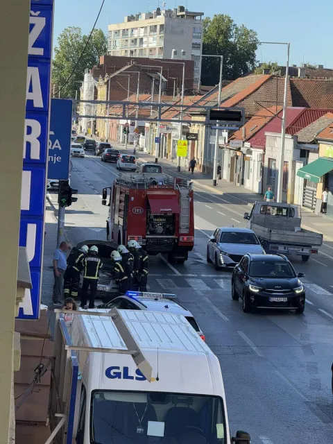 Zapalio se automobil u Županijskoj ulici u Osijeku