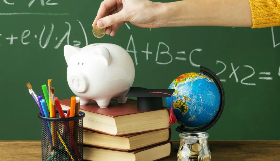 novac finacije financijska pismenost stednja kasica prasica freepik