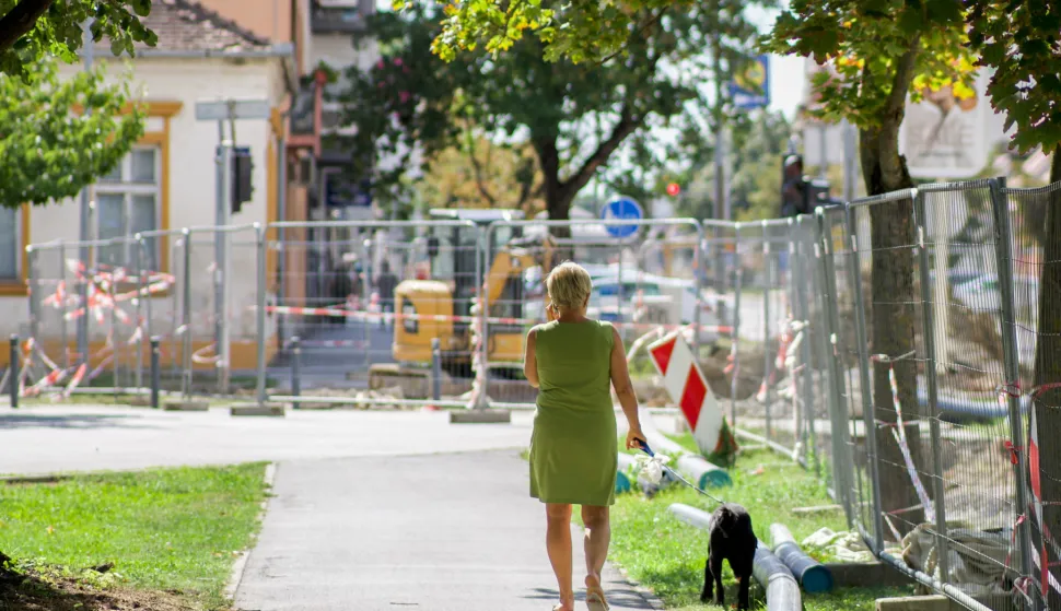 Osijek, 31. 07. 2025., Slobodnjaci; promet; radovi; cesta; prometni znak; slobodnjak; park; parkovi; Zrinjevac