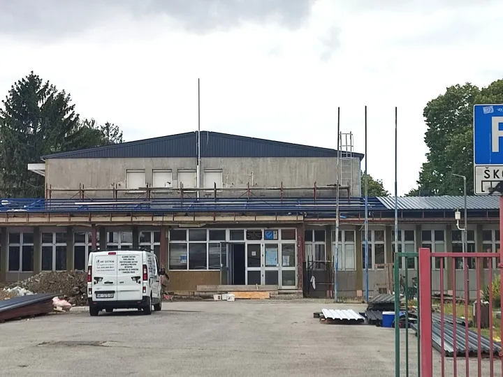 Ulaz u O&Scaron; Ivana Kozarca u Županji, kolovoz 2025.snimila Marija Le&scaron;ić Omerović