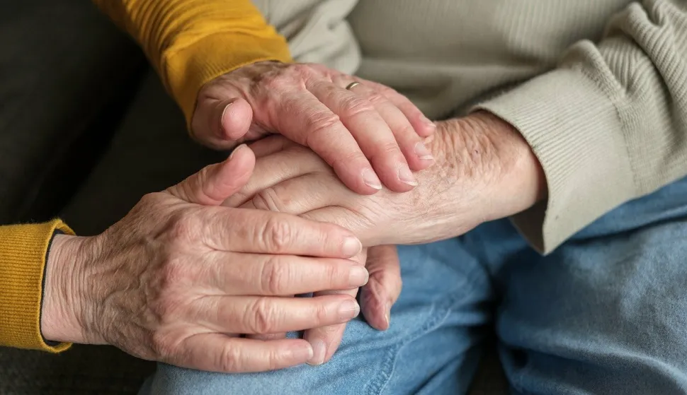 stari stare osobe briga umirovljenik umirovljenici