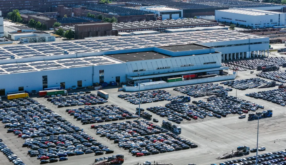 epa12324099 An aerial picture taken with a drone shows factory halls of the German car maker Volkswagen (VW) plant in Wolfsburg, Germany, 26 August 2025. According to a recent analysis by the consulting firm EY, based on data from the German Federal Statistical Office, the German automotive sector experienced a significant job loss of approximately 51,500 positions within a year. This decline, which equates to almost 7 percent of the workforce, can be attributed to the ongoing economic challenges affecting the industry. EPA/HANNIBAL HANSCHKE