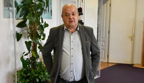 24.10.2024., Slavonski Brod - Gradonacelnik Mirko Duspara primio je roditelje djevojcice (majku Zrinku Kristof-Mihailovic i oca Ivana Mihailovica) koja je prije dva tjedna ozlijeđena u djecjem vrticu Tintilinic. Photo: Ivica Galovic/PIXSELL