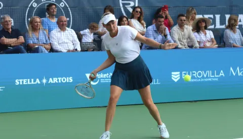 Vekić na vrijeme proigrala i izborila mjesto u 2. kolu