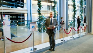 Nova misija: Nigel Farage obećao iseliti 600 tisuća imigranata