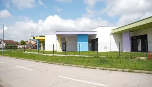 VINKOVCIIz Odjela za društvene djelatnosti Grada Vinkovaca poručuju kako je sve spremno za novu pedagošku godinu u Vinkovcima, koja počinje u ponedjeljak, 1. rujna, i podsjećaju kako prvi put svako dijete ima osigurano mjesto u vrtiću. Novost je i da svako treće i iduće dijete u obitelji od ove godine ima besplatan vrtić, bio on gradski ili privatni.2025.