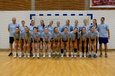 Osijek, Dvorana Zrinjevac, 04. 08. 2025., Prozivka rukometašica ŽRK Osijek, rukometašica; rukometašice; trener; Zdenko Kordi; rukomet; sport; prozivka; dvorana Zrinjevac