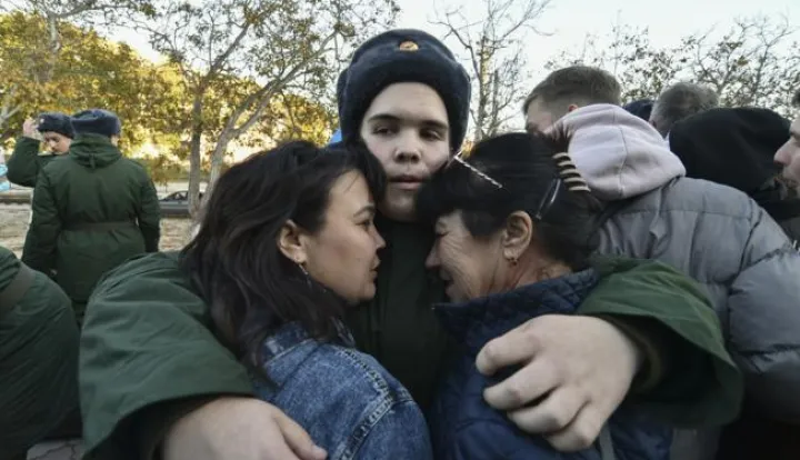 epa10296355 A Russian conscript bids farewell to his relatives before he leaves to serve in the army at a railway station in Sevastopol, Crimea, 09 November 2022. In 2022, as part of the autumn conscription, the number of those called up for military service will be 120 thousand people. Male citizens of the Russian Federation aged 18 to 27 who have not previously completed military service fall under the autumn draft. Conscripts of the autumn conscription will not be sent to serve in the DPR, LPR, Zaporizhzhia and Kherson regions. EPA/STRINGER