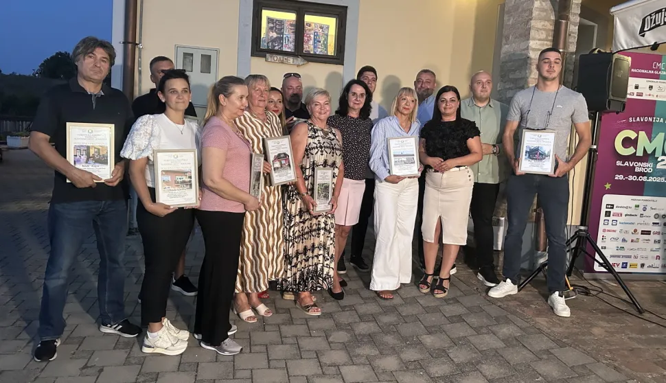 SLAVONSKI BRODUručene su nagrade u sklopu tradicionalne akcije izbora najljepše uređenih okućnica, balkona, prozora i terasa ugostiteljskih objekata na području Turističke zajednice Slavonski Brod-PosavinaKOLOVOZ 2025.