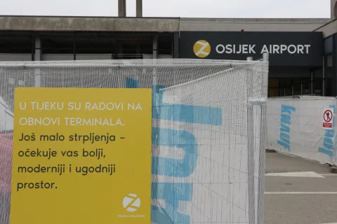 Osijek, 21. 08. 2025, Klisa, Zračna luka Osijek, ZLO. Radovi na obnovi Zračne luke se odvijaju zajedno s prmoetom i letovima iz Osijeka...snmio GOJKO MITIĆ