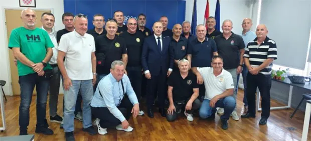 MINISTAR TOMO MEDVED S BRANITELJIMAKOLOVOZ 2025.