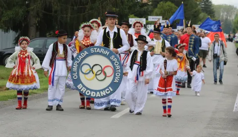 Brođanci, 31. 08. 2025, 51. Olimpijada starih sportova Brođanci, mimohod, paljenje Oimpijskog plamena i natjecanja.snimio GOJKO MITIĆ