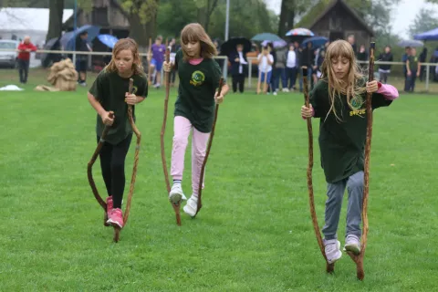 Brođanci, 31. 08. 2025, 51. Olimpijada starih sportova Brođanci, mimohod, paljenje Oimpijskog plamena i natjecanja.snimio GOJKO MITIĆ