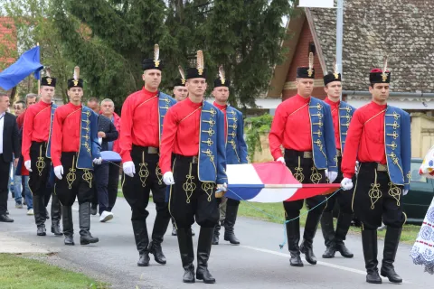 Brođanci, 31. 08. 2025, 51. Olimpijada starih sportova Brođanci, mimohod, paljenje Oimpijskog plamena i natjecanja.snimio GOJKO MITIĆ