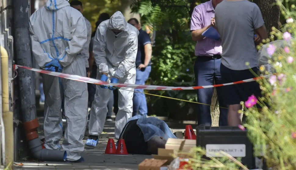 epa12336373 Ukrainian forensic experts work at the scene of a shooting in Lviv, western Ukraine, 30 August 2025, amid the Russian invasion. Ukrainian authorities said that Andriy Parubiy, a former speaker of the Ukrainian Parliament (Verkhovna Rada), was shot dead on 30 August 2025 in the western Ukrainian city of Lviv. Law enforcement agencies are currently investigating the murder and searching for the killer. EPA/MYKOLA TYS