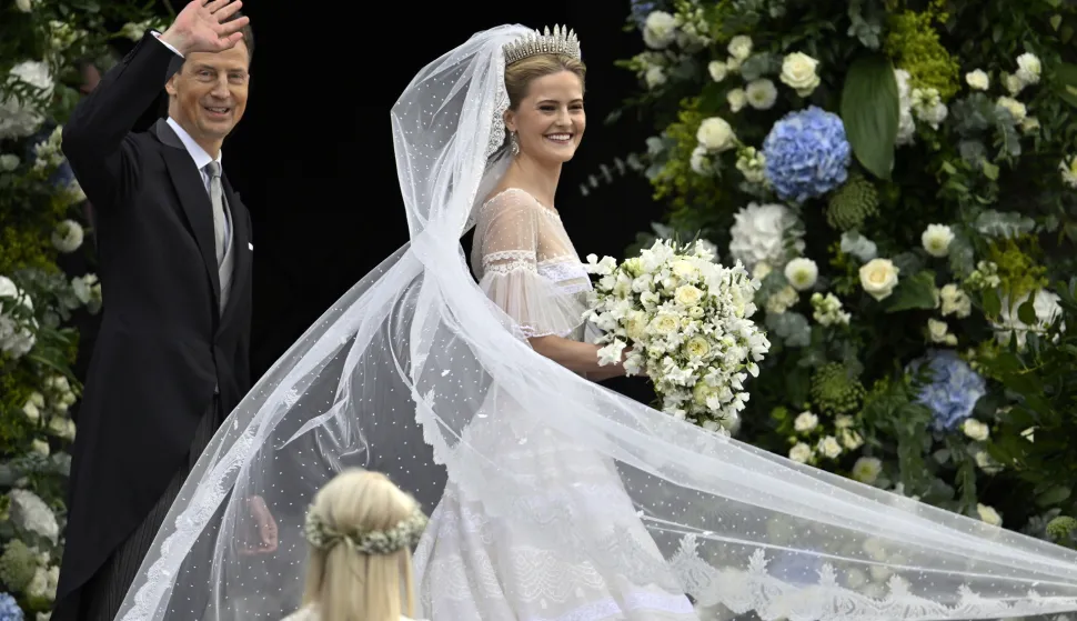 epa12335874 Hereditary Prince Alois of Liechtenstein (L) waves next to his daughter Princess Marie Caroline of Liechtenstein on the day of her wedding in Vaduz, Liechtenstein, 30 August 2025. The princess will marry her fiance Leopoldo Maduro Vollmer at the St. Florin Cathedral. EPA/WALTER BIERI