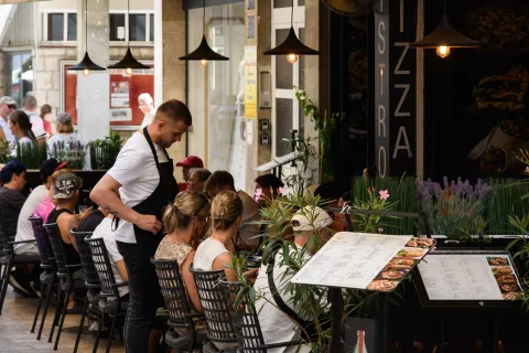 ZADAR - 16.08.2025 - REPORTAŽA - Reportaža o kvaliteti i ponudi ugostiteljskih objekata na Zadarskom Poluotoku