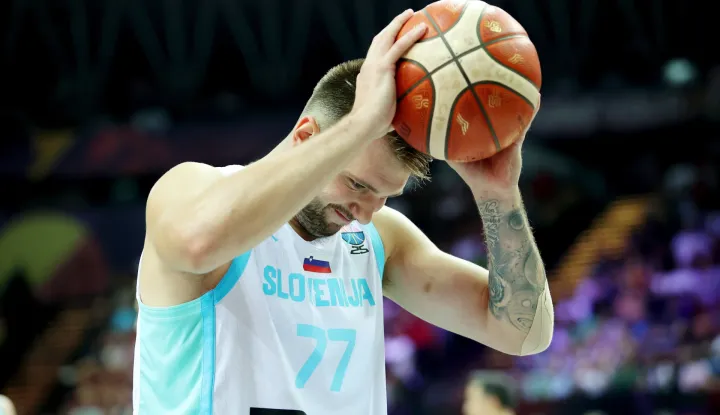 epa12339867 Luka Doncic of Slovenia reacts during the FIBA EuroBasket 2025 group D basketball match between Slovenia and Belgium, in Katowice, Poland, 31 August 2025. EPA/Jarek Praszkiewicz POLAND OUT