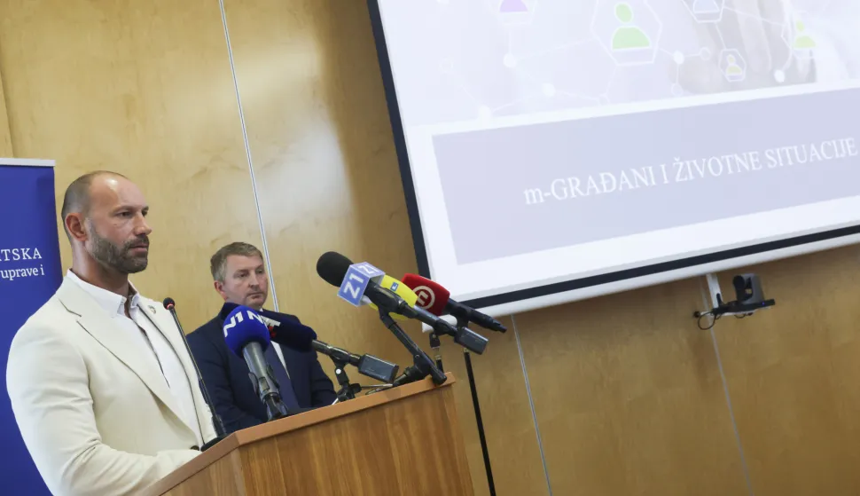 Zagreb, 01.09.2025. - Ministar pravosuđa, uprave i digitalne transformacije Damir Habijan održao je konferenciju za medije na kojoj je predstavio platforme mGrađani i Životne situacije. foto HINA/ Lana SLIVAR DOMINIĆ/ lsd