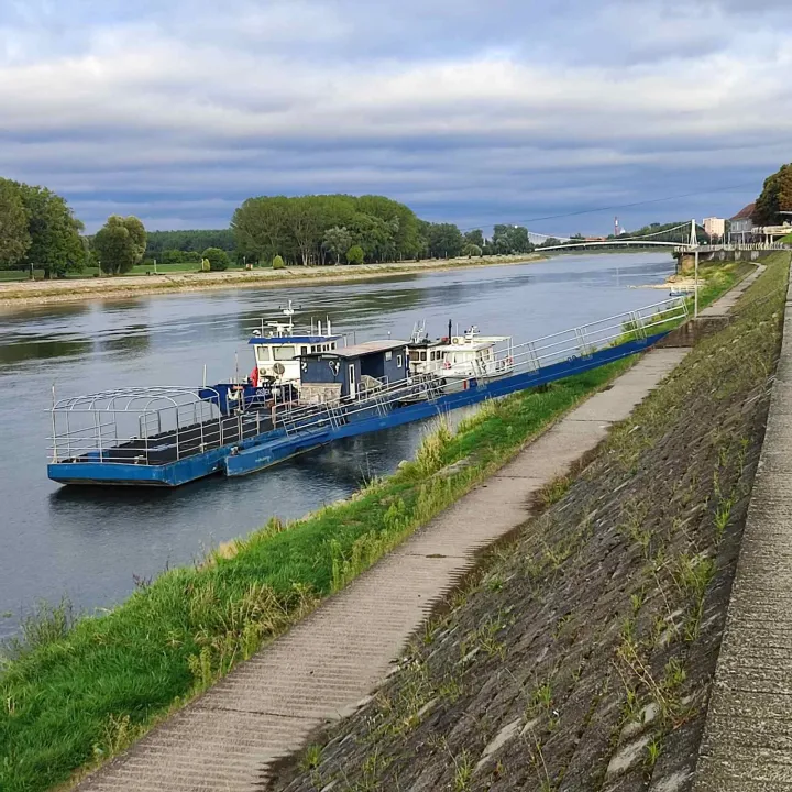 Odvezani brodovi sa pontona