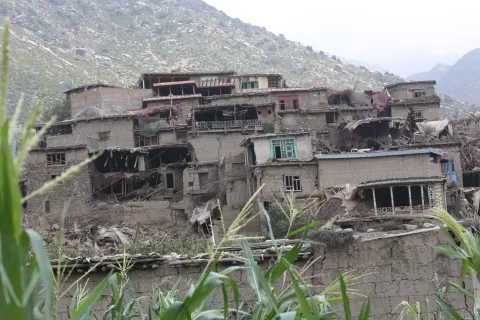 epa12342886 Damaged buildings after an earthquake in Kunar, Afghanistan, 01 September 2025. At least 800 people have been killed and some 2,000 injured after a shallow magnitude-6.0 earthquake and several aftershocks shook Nangarhar and Kunar in eastern Afghanistan overnight, officials reported Monday. EPA/STRINGER