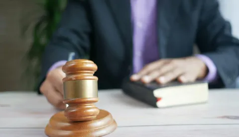 sud sudac sudnica sudački čekić