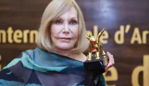 Kim Novak poses with her Golden Lion Lifetime Achievement Award during the 82nd Venice International Film Festival at Palazzo del Cinema on the Lido in Venice, Italy, on 01 September 2025.