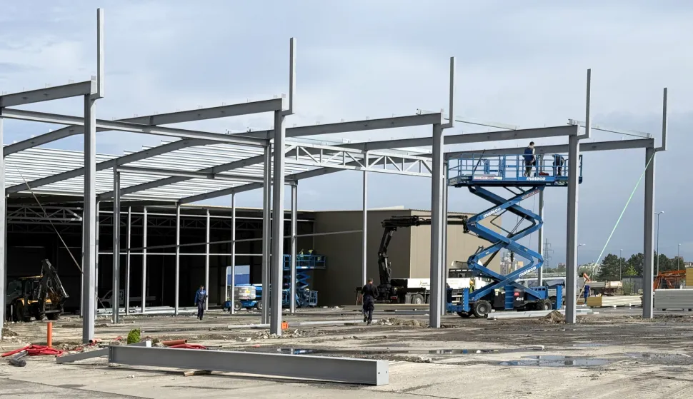 Osijek, 24. 04. 2025., Južna obilaznica, Garcos, obnova, skladište, skladišni prostor, radovi, industrijska hala, industrija, halaSNIMIO BRUNO JOBST