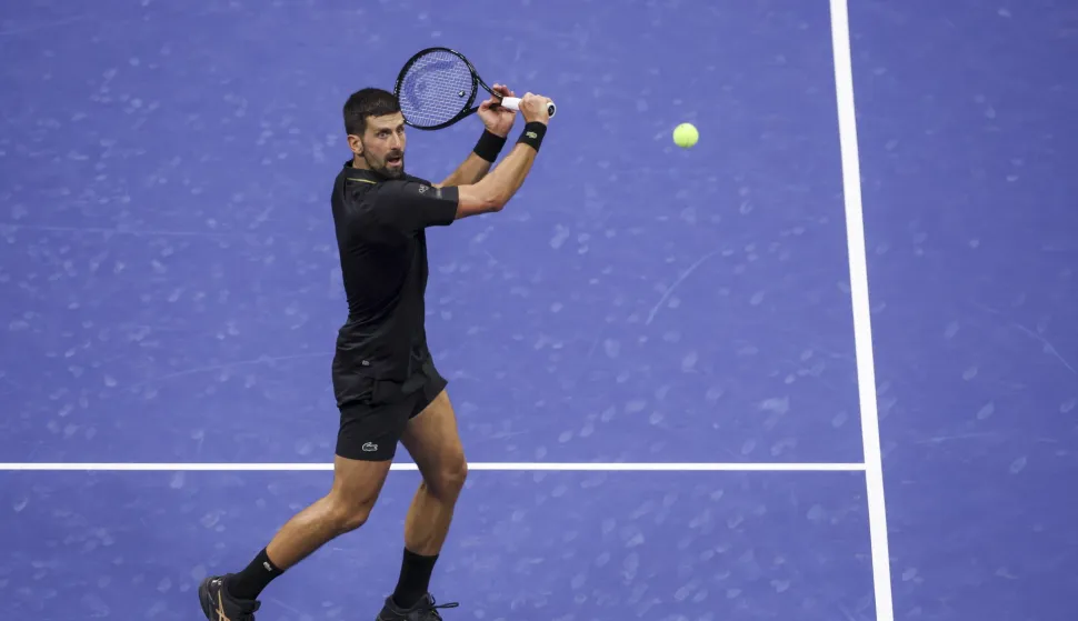 epa12347430 Novak Djokovic of Serbia in action against Taylor Fritz of the United States during the quarterfinals of the US Open Tennis Championships at the USTA Billie Jean King National Tennis Center in Flushing Meadows, New York, USA, 02 September 2025. The US Open tournament runs from 24 August through 07 September. EPA/BRIAN HIRSCHFELD