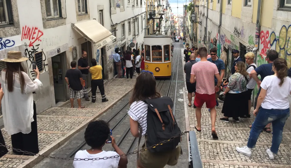 07 August 2019, Portugal, Lissabon: City views Lisbon (Portugal) - The Elevador da Bica funicular (Ascensor da Bica). The railway runs along the Rua da Bica de Duarte Belcio, between the Rua de Sao Paulo and the Largo do Calhariz in the upper city (Bairro Alto). The track is 260 metres long and the railway overcomes a height difference of 45 metres. It was designed by the Portuguese engineer Raoul Mesnier du Ponsard. Photo: Marcus Brandt/dpa Picture-Alliance GmbH/Marcus Brandt /DPA/PIXSELL