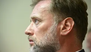 Vinkovci, 04.09.2025. - Na Općinskom sudu u Vinkovcima nastavak suđenja bivšem ministru obrane Mariju Banožiću za izazivanje prometne nesreće u kojoj je jedna osoba smrtno stradala. Na fotografiji Mario Banožić. foto HINA/ Gordan Panić/ tm