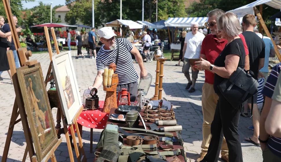 Osijek, 02. 08. 2025., Park kralja Držislava, Sajam antikviteta, kolovoz,  SNIMIO BRUNO JOBST