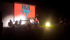 Šibenik, 03.09.2025. - Unatoč bojazni da će se ponoviti benkovački scenarij, trinaesti Festival alternative i ljevice u Šibeniku u srijedu navečer otvoren je bez bilo kakvog incidenta. Štoviše, na tvrđavi Barone gdje je upriličeno otvorenje FALIŠ-a okupili su se broji posjetitelji, građani Šibenika i posjetitelji, među kojima i predsjednik SDP-a, Siniša Hajdaš Dončić, koordinatorica političke platforme Sandra Benčić, glumac i branitelj Leon Lučev, redatelj Vinko Brešan i brojne druge osobe iz javnog života Šibenika i Hrvatske. foto HINA/ Snježana KLARIĆ/ ml