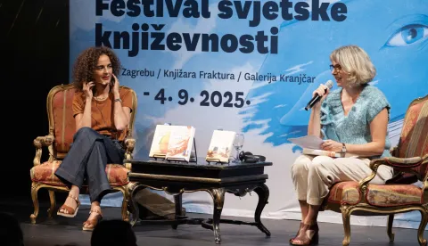 Zagreb, 4.9.2025 - Gostovanjem francuske književnice Le&iuml;le Slimani (L) zavr&scaron;io je Festival svjetske književnosti. S Le&iuml;lom Slimani o njezinu romanu "Ponijet ću vatru", objavljenu u nakladi Frakture, te o odrastanju i životu u Maroku razgovarala je Ivana Bodrožić (D).Foto Hina/ Dario GRZELJ/ dag