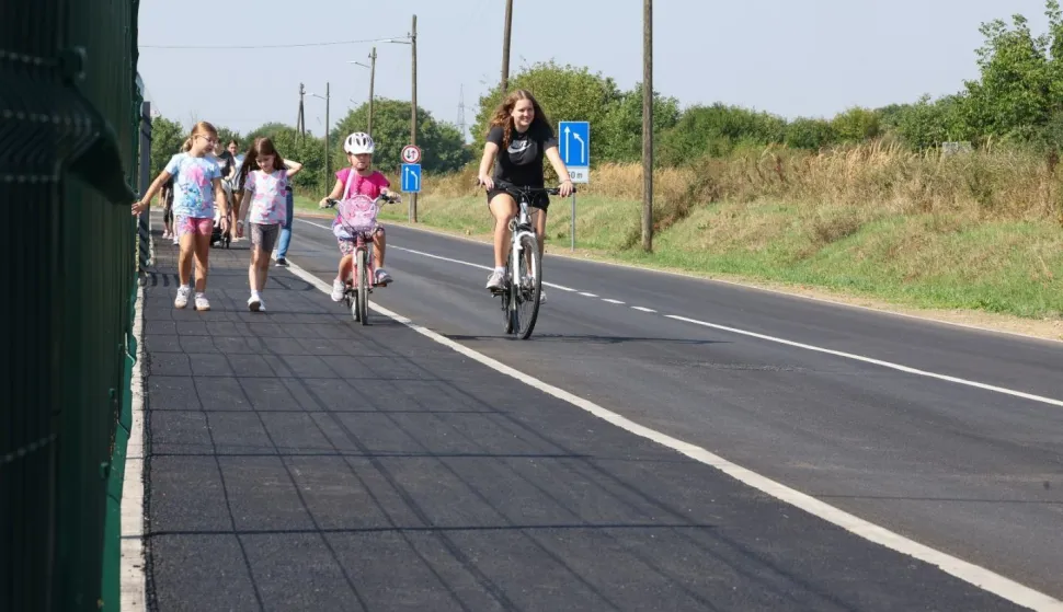 Završeni radovi na nogostupu i cesti na spoju Duge i Zelene ulice u Briješću mo cvjetno