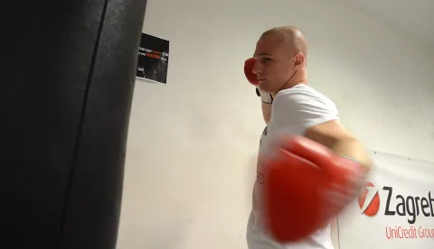 osijek, 3 listopada 2018, 20,00 sati, sport, boks, dvorana Gradski vrt boksačka dvorana. Zvonimir Rebolja, boksač, boksački klub osijeksnimio zdenko pušić