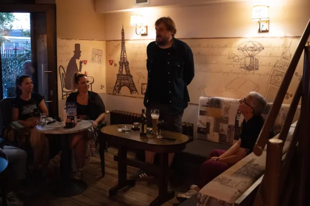 Osijek, 04. 09. 2025., Tribina Lajanje s mjeseca, Magis Poetry CaffeIvana Crnoja; Ivan Zrinušić; tribina; azil za pse; udruga Mali Nemo; Hrvatsko društvo pisaca