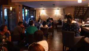 Osijek, 04. 09. 2025., Tribina Lajanje s mjeseca, Magis Poetry CaffeIvana Crnoja; Ivan Zrinušić; tribina; azil za pse; udruga Mali Nemo; Hrvatsko društvo pisaca