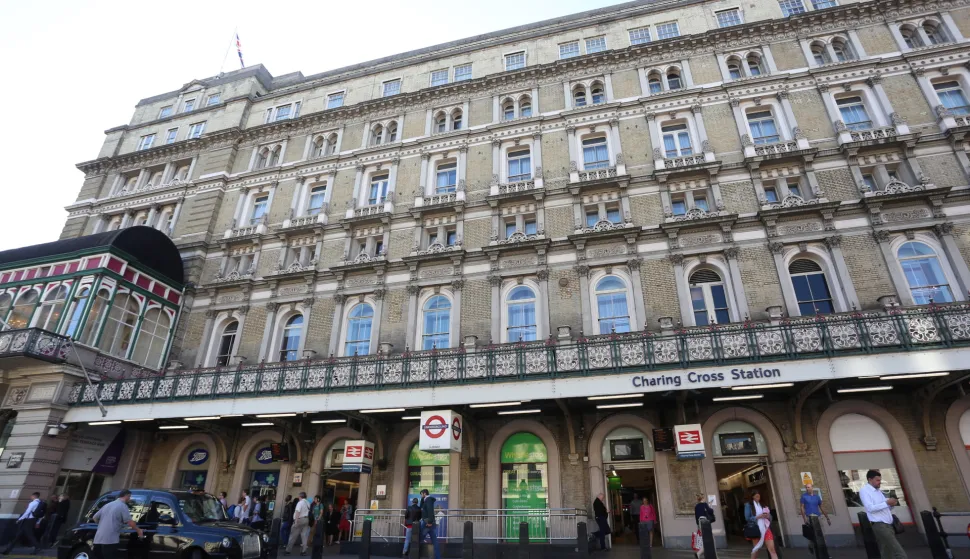 epa06829518 A general view of Charing Cross station, central London Britain, 22 June 2018. British Transport Police (BTP) report that officers were called to Charing Cross underground station after receiving reports of a man on the tracks claiming to have a bomb. Officers from the Metropolitan Police and BTP specialist firearms officers also attended. A 38-year old man was detained by officers. EPA/Isabel Infantes