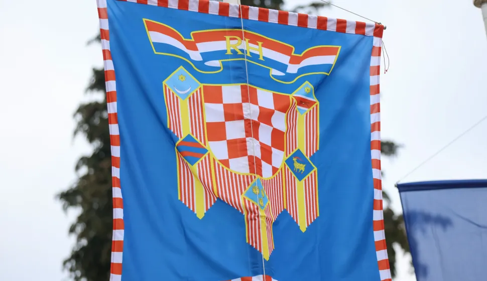 Zagreb, 18.02.2025 - Predsjednik Republike Zoran Milanović u utorak će položiti prisegu za svoj drugi petogodišnji mandat, inauguraciji u Uredu predsjednika na Pantovčaku prisustvovat će stotinjak uzvanika, među njima i četvero potpredsjednika Sabora, ali nitko iz Vlade. Na slici zastava Presjednika Republike Hrvatske.foto HINA/ Damir SENČAR/ ds