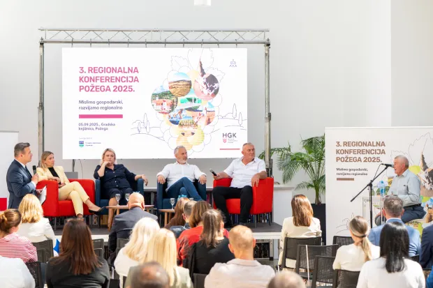 POŽEGADrugi panel: Regionalni distributivni centar – Infrastruktura budućnosti za voće i povrće, sudionici su Sandra Zokić (Ministarstvo poljoprivrede, šumarstva i ribarstva), Ivica Barišić (Zadruge Slavonsko voće),Josip Biondić (Slavonsko voće; proizvođač višanja), Josip Sedlaček (proizvođač jabuka i lješnjaka)5. 9. 2025.